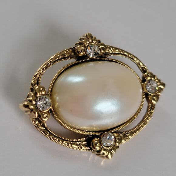Vintage 1928 Jewelry Co Brooch Oval Faux Pearl Cabochon Rhinestone Gold Tone - Picture 4 of 8